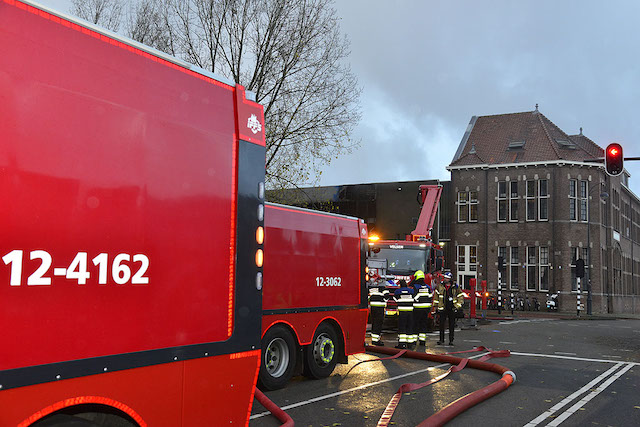 2021/183/20211113-16u37 GB 012 Zeer grote brand Westergracht HLM.jpg